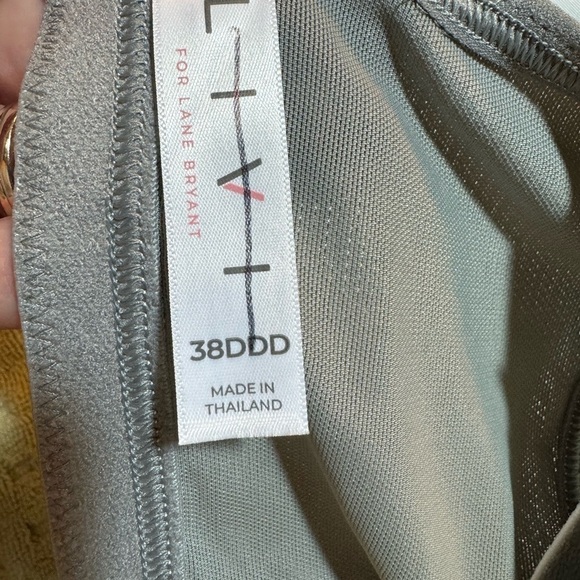 Livi Active Max Support Underwire Sports Bra - Picture 9 of 9